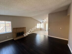 2134 Dallin St in Lancaster, CA - Building Photo - Building Photo
