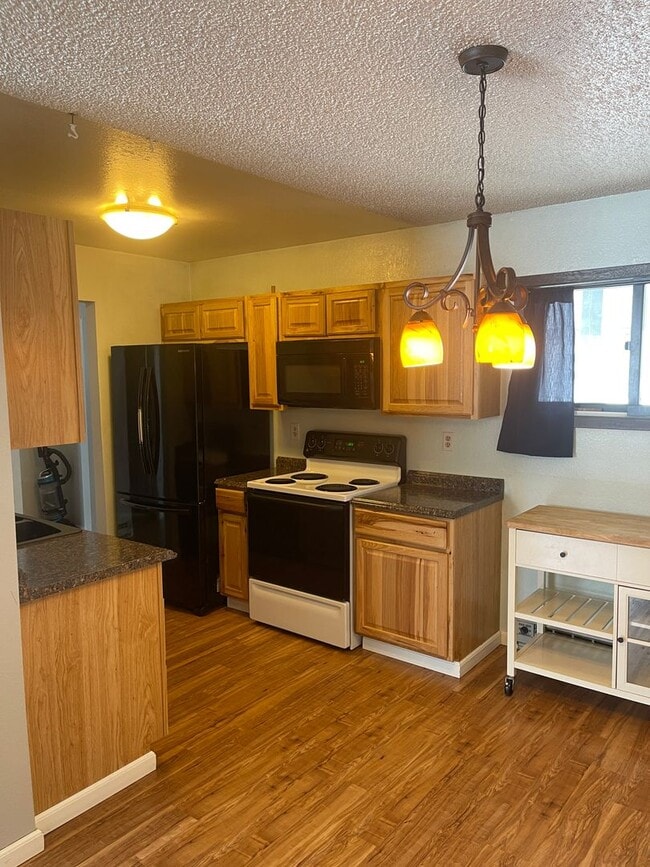 170 Grand Larry St in Anchorage, AK - Building Photo - Building Photo