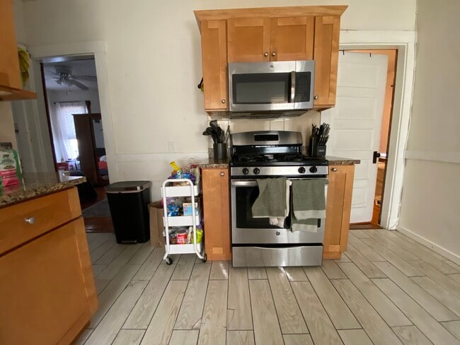 24 Darling St, Unit 3 in Boston, MA - Foto de edificio - Building Photo