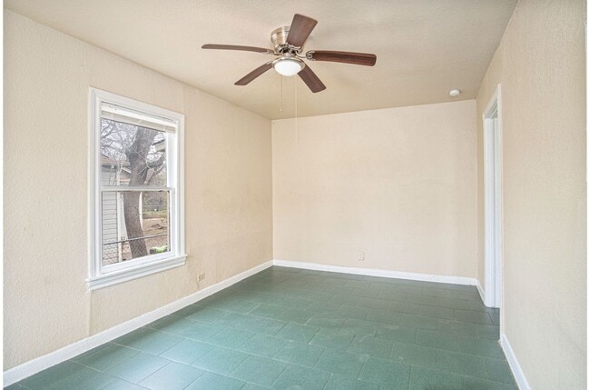 property at 928 Poinsettia St