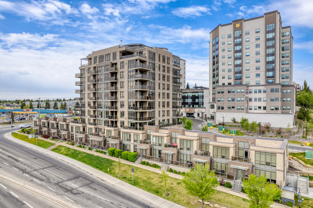 10 Shawnee Hl SW in Calgary, AB - Building Photo