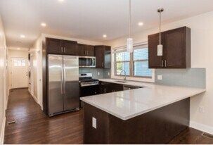 27 1st St, Unit 1 in Medford, MA - Building Photo