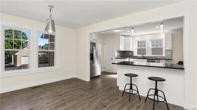 207 West Ave in Darien, CT - Building Photo - Building Photo