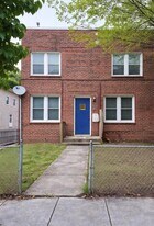 505 44th St NE in Washington, DC - Building Photo