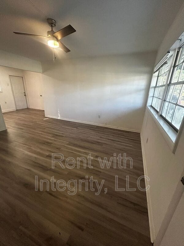 330 Meadowbrook Ln in Tallahassee, FL - Foto de edificio - Building Photo