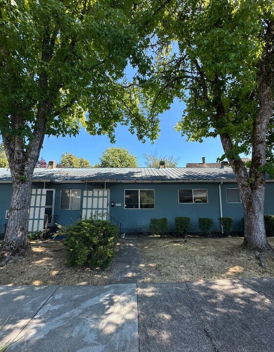 1419 NW 15th St in Corvallis, OR - Building Photo
