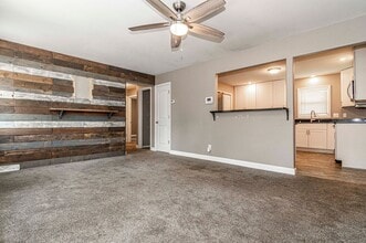 714 W Pine St in Junction City, KS - Building Photo - Building Photo