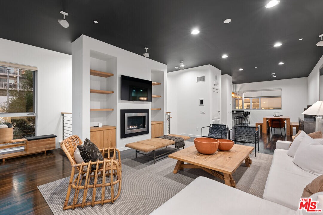 310 Washington Blvd-Unit -201 in Marina Del Rey, CA - Foto de edificio