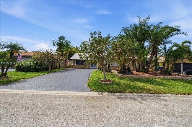 676 NW 107th Ln in Coral Springs, FL - Building Photo - Building Photo
