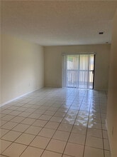 6001 Shaker Wood Cir in Tamarac, FL - Building Photo - Building Photo