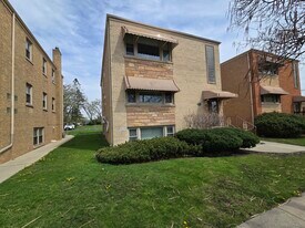7126 W Jarvis Ave in Niles, IL - Building Photo