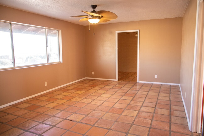 1932 Arlington St in Kingman, AZ - Building Photo - Building Photo