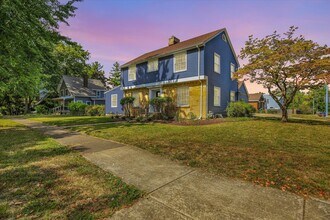 1212 W Healey St in Champaign, IL - Building Photo - Building Photo