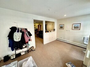 57 Fleet St, Unit #A in Boston, MA - Foto de edificio - Building Photo