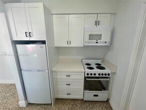 1710 Arthur St in Hollywood, FL - Foto de edificio - Building Photo