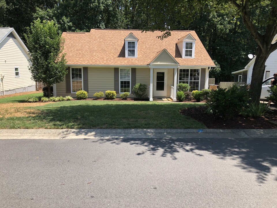 203 Stratford Dr in Indian Trail, NC - Building Photo