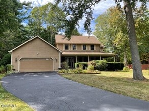 8 Timberwick Dr in Clifton Park, NY - Building Photo - Building Photo
