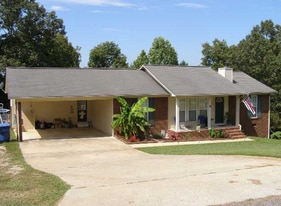 3520 Rocky Ridge Dr in Oxford, AL - Building Photo