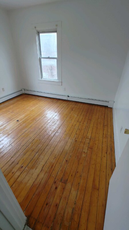 94 Glen St, Unit 2nd in New Britain, CT - Building Photo - Building Photo