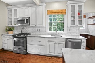258 Hyslip Ave in Westfield, NJ - Building Photo - Building Photo