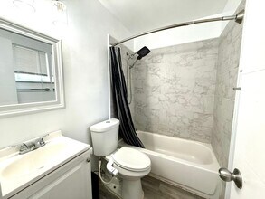 820 NE 17th Ave in Fort Lauderdale, FL - Foto de edificio - Building Photo