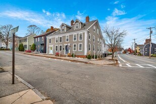 4 Warren St in Newburyport, MA - Building Photo