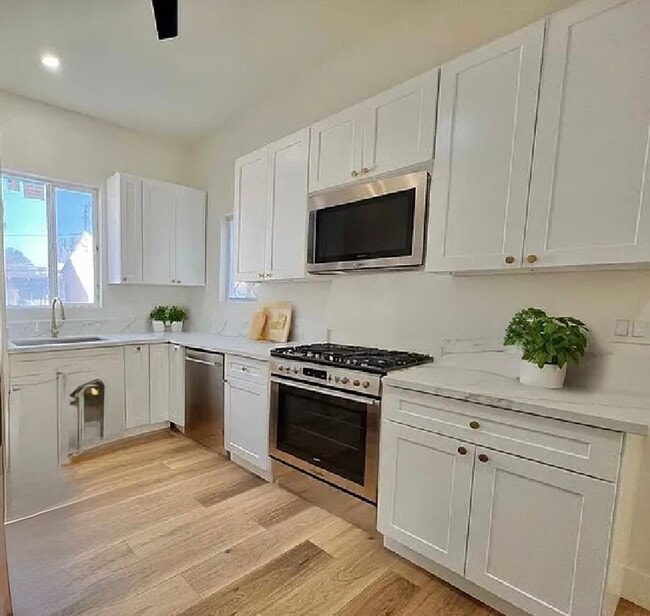 property at 151 W 52nd St