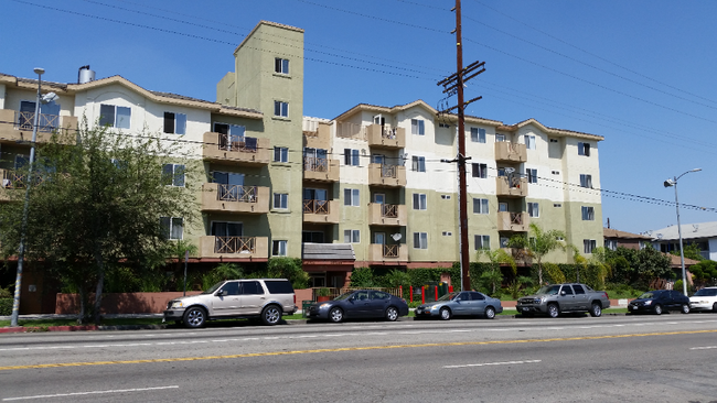 property at 11919 S Figueroa St