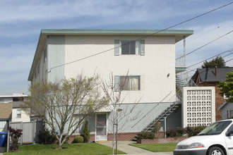 1815 Santa Clara Ave in Alameda, CA - Building Photo - Building Photo