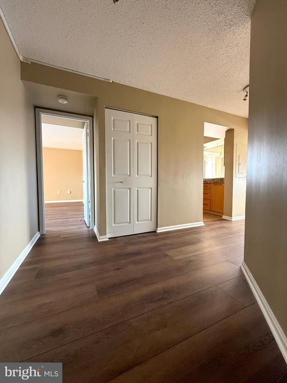 10101 Grosvenor Pl in Rockville, MD - Building Photo - Building Photo