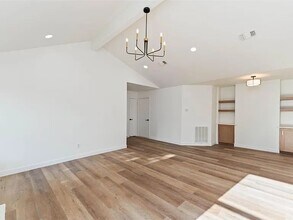 10307 Staghill Dr in Houston, TX - Foto de edificio - Building Photo