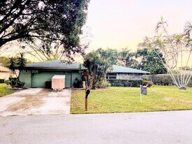 766 NW 24th Ave in Delray Beach, FL - Building Photo