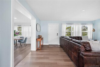 901 E Madison Ave in Stuart, FL - Building Photo - Building Photo