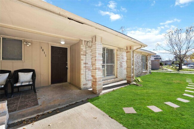 3811 Meadow Pl Dr in Houston, TX - Building Photo - Building Photo