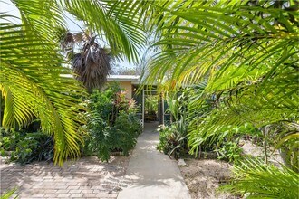 29284 Coconut Palm Dr in Big Pine Key, FL - Building Photo - Building Photo
