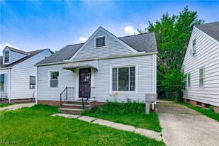 21304 Watson Rd in Maple Heights, OH - Building Photo