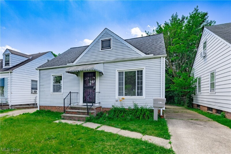 21304 Watson Rd in Maple Heights, OH - Building Photo
