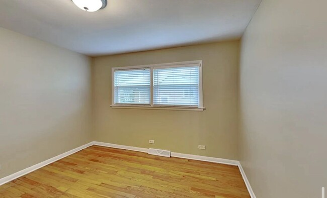 10112 S 53rd Ave in Oak Lawn, IL - Building Photo - Building Photo