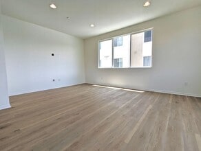 13024 Union Ave in Hawthorne, CA - Building Photo - Building Photo