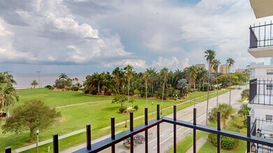 1120 N Shore Dr NE in St. Petersburg, FL - Building Photo - Building Photo