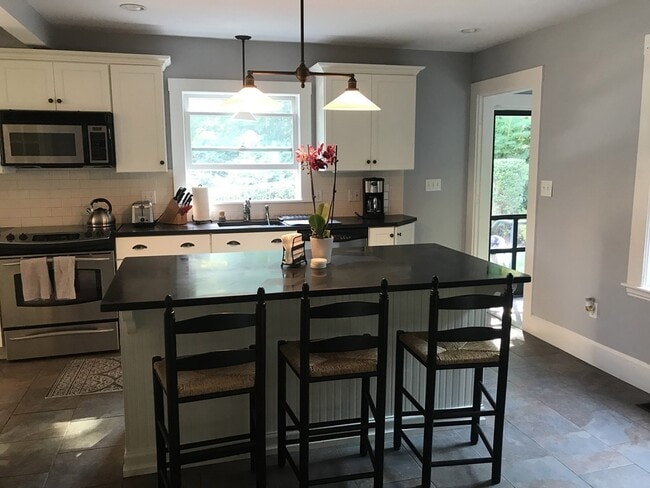 18 Granite St in Rockport, MA - Building Photo - Building Photo