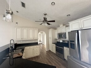 5953 NE 62nd Court Rd in Silver Springs, FL - Building Photo - Building Photo