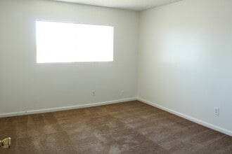 Casa Victoria Apartments in Costa Mesa, CA - Building Photo - Building Photo