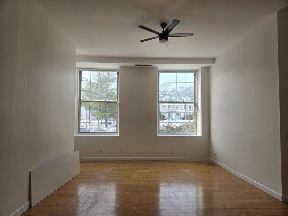 64 Forest St, Unit 126 in Medford, MA - Building Photo