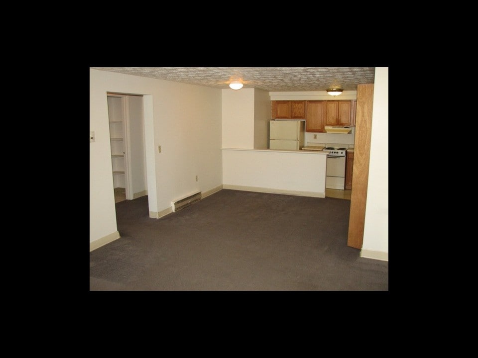 Crosshill Housing in Dover, NH - Building Photo