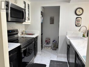 285 Enfield Pl in Mississauga, ON - Building Photo - Building Photo