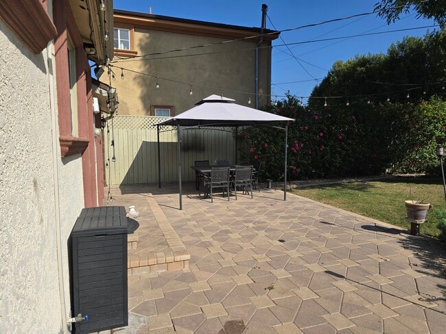 8834 Boyar Ave in Whittier, CA - Foto de edificio - Building Photo