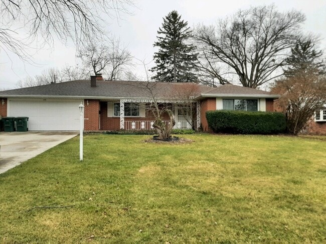 property at 1405 N Briar Rd