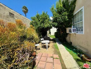 163 N Clark Dr in Beverly Hills, CA - Building Photo - Building Photo