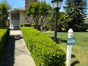 131 E 17th St, Unit Condo for 55 years in Marysville, CA - Foto de edificio - Building Photo